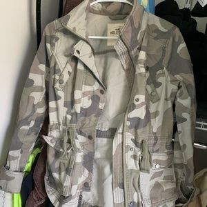 HOLLISTER women’s camo jacket